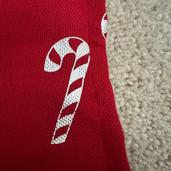 Nicole Miller Candy Cane Napkins Red Silver Set of 7 Holiday Christmas Hosting - Picture 4 of 9